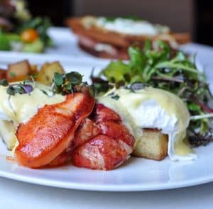 Le Petit Paris Lobster Benedict_EatDrinkLA