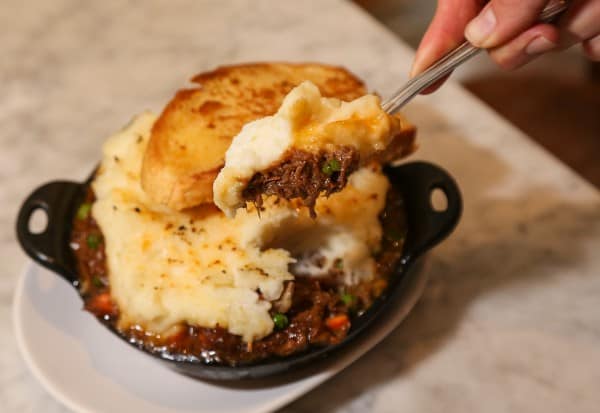 shepherd's pie - alcove & big bar