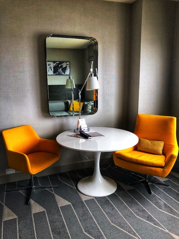 chairs_hyatt_regency_LAX