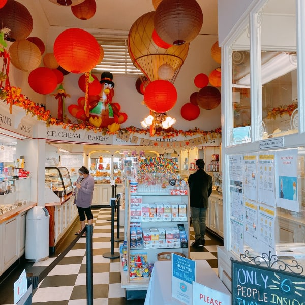 Lloyds-of-Avalon-Interior