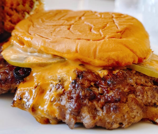 For-the-Win-Cheeseburger