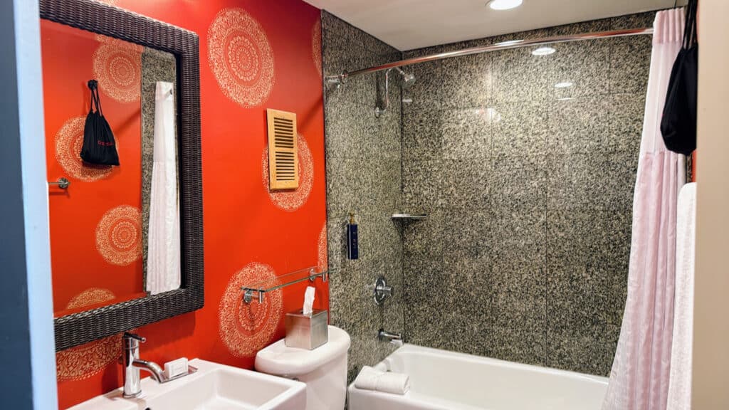 Bathroom Hotel Maya Long Beach