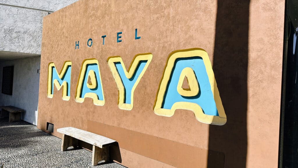 Signage Hotel Maya