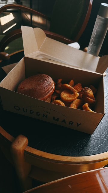 Rivet Burger Queen Mary